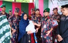 জুড়ীতে শোক দিবসে বিজিবির খাদ্য সামগ্রী বিতরণ 