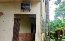 স্টোনো স্টাইফিস্ট” মৌসুমী তালুকদার (৩৪) নিজের স্বামীকে চাকু দিয়ে কুপিয়ে আহত