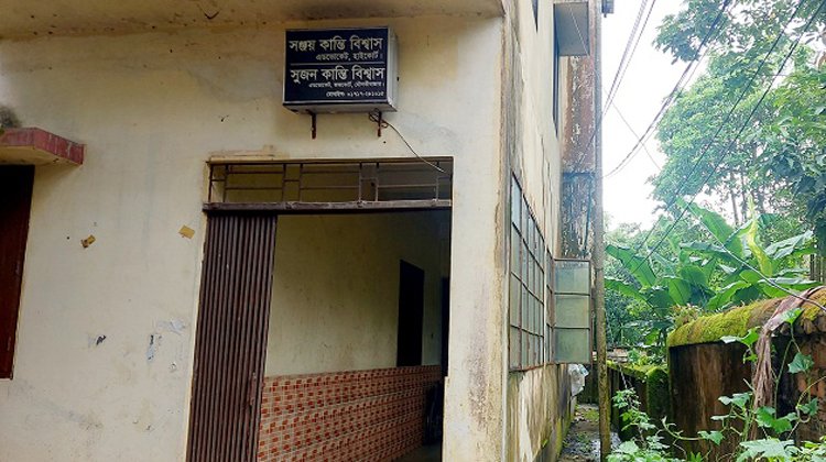 স্টোনো স্টাইফিস্ট” মৌসুমী তালুকদার (৩৪) নিজের স্বামীকে চাকু দিয়ে কুপিয়ে আহত