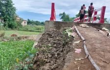 জুড়ীতে উদ্বোধনের আগেই ব্রীজের সংযোগ সড়কে ধস