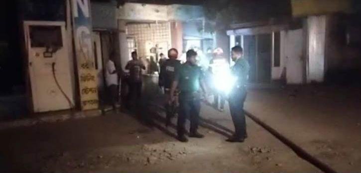 নিষিদ্ধ সময়ে বিরতি সিএনজি ফিলিং স্টেশন চালু, বিস্ফোরণে দগ্ধ ৯