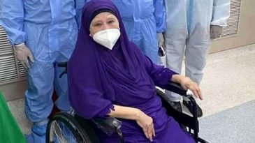 খালেদা জিয়াকে কেবিনে স্থানান্তর