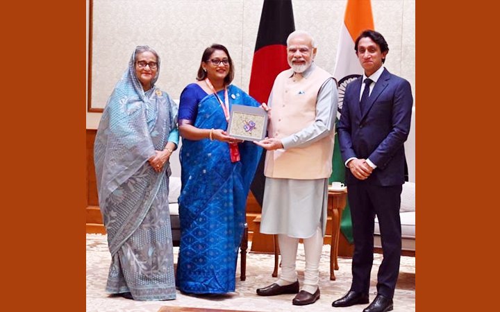 নরেন্দ্র মোদিকে সায়মা ওয়াজেদের স্যুভেনির উপহার