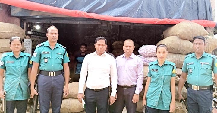 সিলেটে নির্ধারিত মূল্যে পণ্য বিক্রি তদারকিতে প্রশাসন