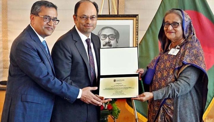 কমিউনিটি ক্লিনিকের জন্য প্রধানমন্ত্রীকে ব্রাউন ইউনিভার্সিটি’র সম্মাননা