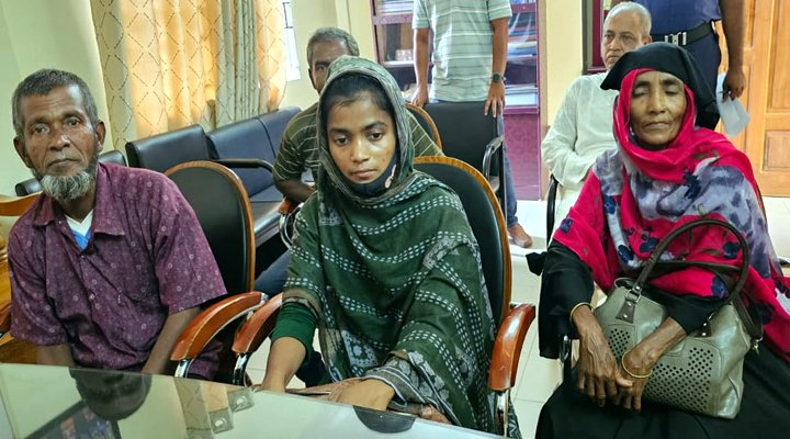 পুলিশের প্রচেষ্টায় মা-বাবার কাছে ফিরলেন সুমি