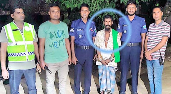 এক বছরের সাজার ভয়ে ফকির বেশে মাজারে মাজারে ৮ বছর!