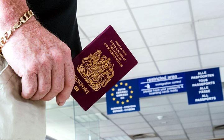 ব্রিটেনে দ্বৈত নাগরিকের সংখ্যা এক দশকে দ্বিগুণ