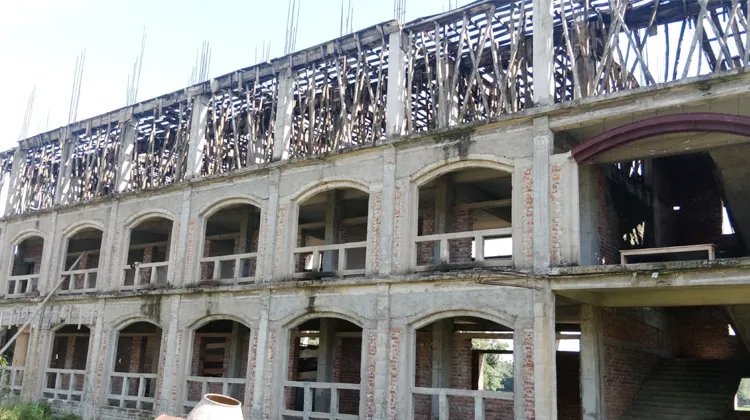 কমলগঞ্জে ৫ বছরেরও শেষ হয়নি আবুল ফজল চৌধুরী উচ্চ বিদ্যালয়ের নতুন ভবনের কাজ