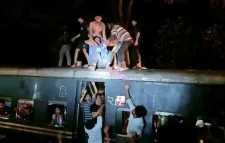 চবির শাটল ট্রেনের ছাদে গাছের ধাক্কায় নিহত ১, আহত অন্তত ২০