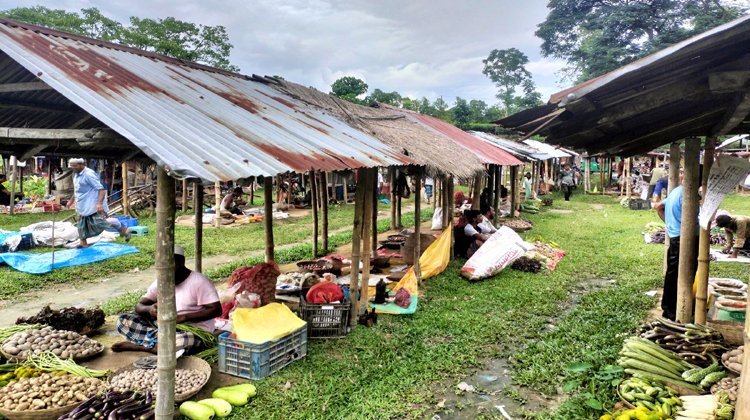শ্রীমঙ্গলে মিরতিংগা বাজার দোচালা ছাউনির নিচে ১৫০ বছর: মিরতিংগা বাজারে নিভরশীল আশপাশের ১২টি গ্রামের মানুষ
