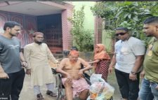 শ্রীমঙ্গলে এক অসচ্ছল পরিবারের পাশে দাঁড়িয়েছেন মানবিক যুবকরা