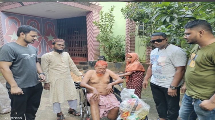 শ্রীমঙ্গলে এক অসচ্ছল পরিবারের পাশে দাঁড়িয়েছেন মানবিক যুবকরা