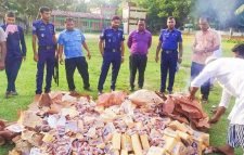 কুলাউড়ায় দেড় লাখ বিড়ি পুড়িয়ে ধ্বংস