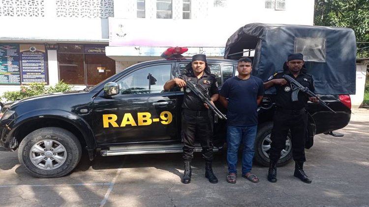 শ্রীমঙ্গলের লেমন গার্ডেন রিসোর্টে চাঞ্চল্যকর পর্যটক হত্যা মামলার প্রধান আসামীকে গ্রেফতার করেছে র‌্যাব