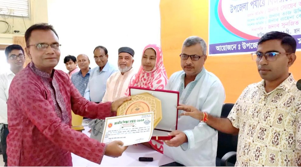 বড়লেখায় জাতীয় শিক্ষা সপ্তাহে বিজয়ীদের মধ্যে পুরস্কার বিতরণ সম্পন্ন