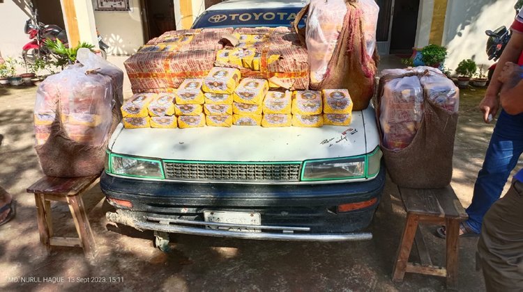 ভারতীয় নাসির বিড়ি পাচারকালে প্রাইভেটকারসহ বিড়ি আটক