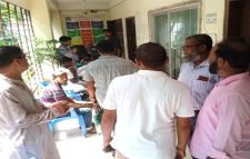 বড়লেখা নির্বাচন অফিসে সেবা প্রত্যাশীদের বিড়ম্বনা:কর্মদিবসেও মিলে না কর্মকর্তাকে