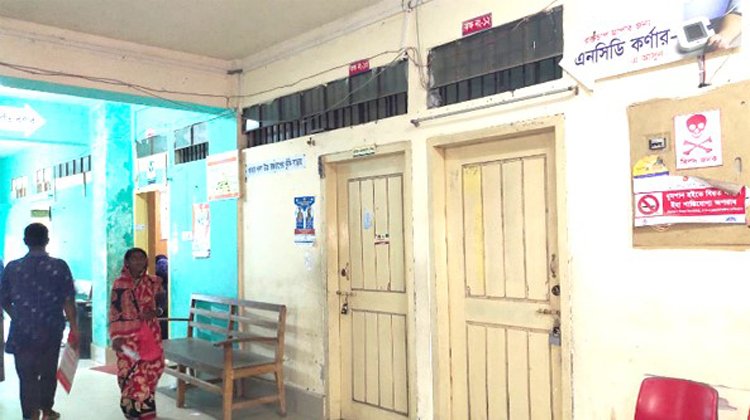শ্রীমঙ্গল উপজেলা স্বাস্থ্য কমপ্লেক্সের বেহাল অবস্থা:চিকিৎসকদের কক্ষগুলোতে তালা ঝুলছে