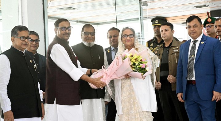 দেশে ফিরেছেন প্রধানমন্ত্রী