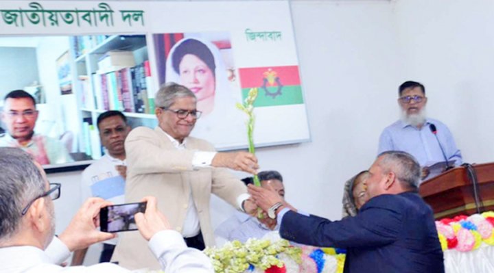 সশস্ত্র বাহিনীর সাবেক ২৫ কর্মকর্তা যোগ দিলেন বিএনপিতে