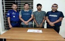 ডিবির পৃথক অভিযানে ভারতীয় বিড়ি, ফেনসিডিল ও ইয়াবাসহ আটক ০৩