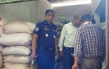 শ্রীমঙ্গলে ২০০ বস্তা ভেজালপাতা জব্দ করেছে চা বোর্ড