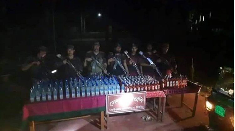 জুড়ীতে সিএনজি গাড়ীসহ ভারতীয় মদ জব্দ