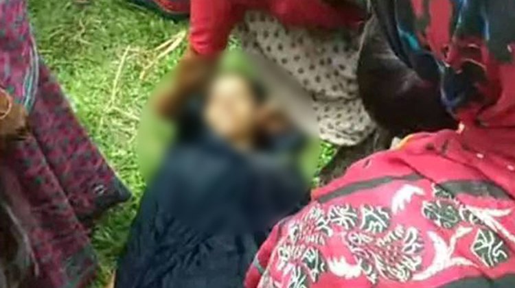 ট্রেনের ধাক্কায় মায়ের মৃত্যু, কোল থেকে ছিটকে প্রাণে বাঁচল শিশু