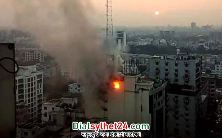 চার ঘণ্টায়ও খাজা টাওয়ারের আগুন নিয়ন্ত্রণে আসেনি