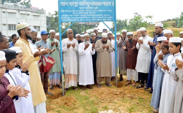 খাদিমনগরে দারুল মাহমুদ তাহফিজুল কোরআন মাদরাসার দোয়া মাহফিল