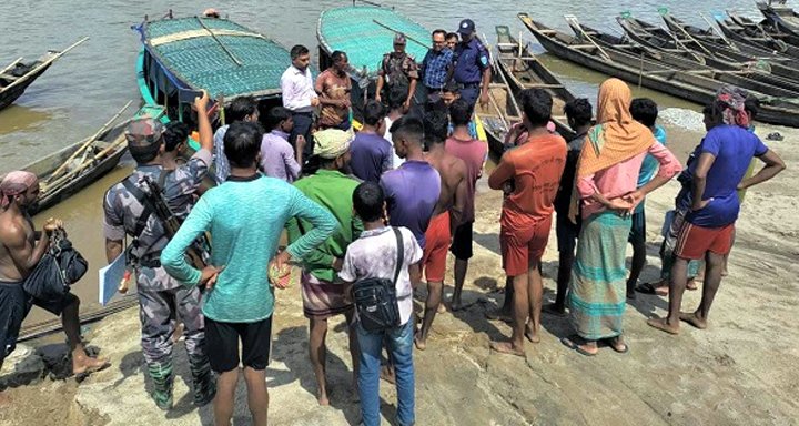 জাফলংয়ে ইসিএভুক্ত এলাকা থেকে বালু উত্তোলনের দায়ে ৫টি নৌকা জব্দ