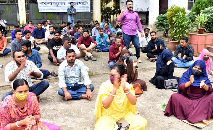 ৩ দফা দাবিতে সিলেট মেডিকেল বিশ্ববিদ্যালয়ে কর্মচারীদের অবস্থান ধর্মঘট
