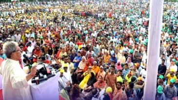 প্রধানমন্ত্রী আপনি আর ক্ষমতায় নেই: ফখরুল