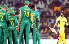 অস্ট্রেলিয়াকে নাকাল করে টানা দ্বিতীয় জয় দক্ষিণ আফ্রিকার
