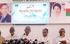 আইনের দোহাই দিয়ে একজন প্রবীণ নাগরিককে মৃত্যুর দিকে ঠেলে দিচ্ছে : মির্জা ফখরুল