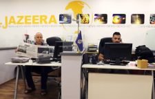 আল জাজিরা বন্ধ করে দিতে চায় ইসরায়েল