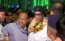 দুর্গাপূজায় রোনালদিনহোকে পেয়ে উচ্ছ্বসিত কলকাতাবাসী