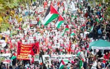 ফিলিস্তিনের সমর্থনে লন্ডনসহ যুক্তরাজ্যজুড়ে ব্যাপক বিক্ষোভ