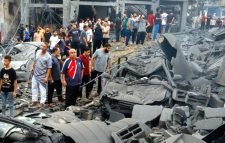 গাজায় বিমান হামলায় ১৮০০ মানুষের মৃত্যু