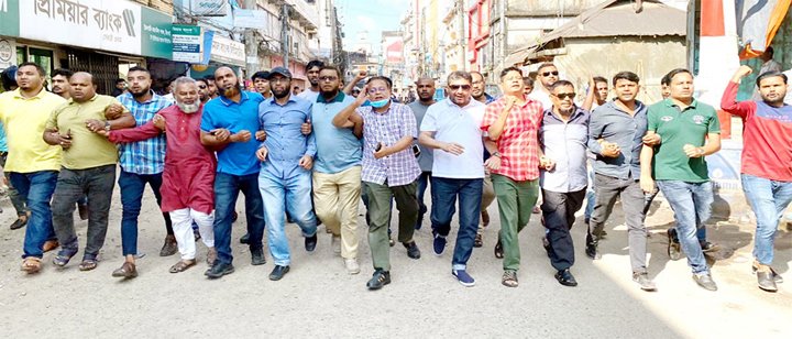 হরতাল চলাকালে ইমদাদ চৌধুরীর নেতৃত্বে বিএনপির মিছিল
