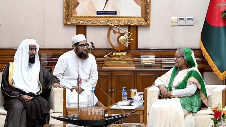 প্রধানমন্ত্রীর সঙ্গে পবিত্র মসজিদে নববী ইমামের সাক্ষাৎ