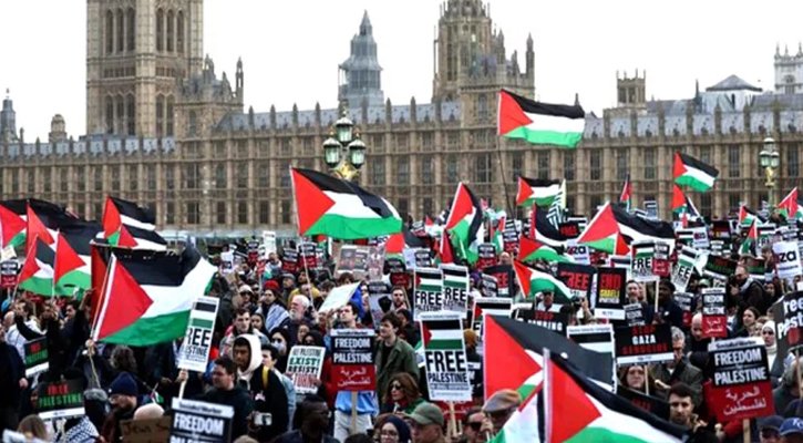 গাজায় যুদ্ধবিরতির দাবিতে লন্ডনে হাজারো মানুষের বিক্ষোভ