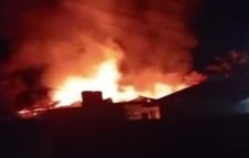 অগ্নিকাণ্ডে টিনসেড ঘরের ১২টি রুম সম্পূর্ণভাবে পুড়ে গেছে