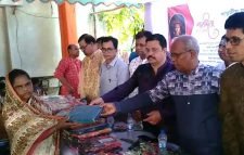 মৌলভীবাজারে শারদীয় দূর্গাপুজা উপলক্ষে সুবিধা বঞ্চিত মানুষের মধ্যে বস্ত্র বিতরণ