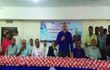 কুলাউড়ায় দুর্গাপূজা উপলক্ষে শাড়ি ও অর্থ বিতরণ