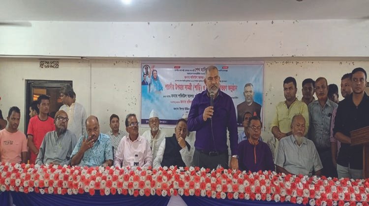 কুলাউড়ায় দুর্গাপূজা উপলক্ষে শাড়ি ও অর্থ বিতরণ