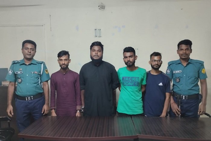 বন্দরবাজার থেকে ডিবি পরিচয়ে অপহরণ করা ব্যক্তিকে উদ্ধার, গ্রেপ্তার ৪