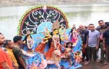 আজ প্রতিমা বিসর্জন চোখের জলে বিদায় জানালেন ভক্তরা