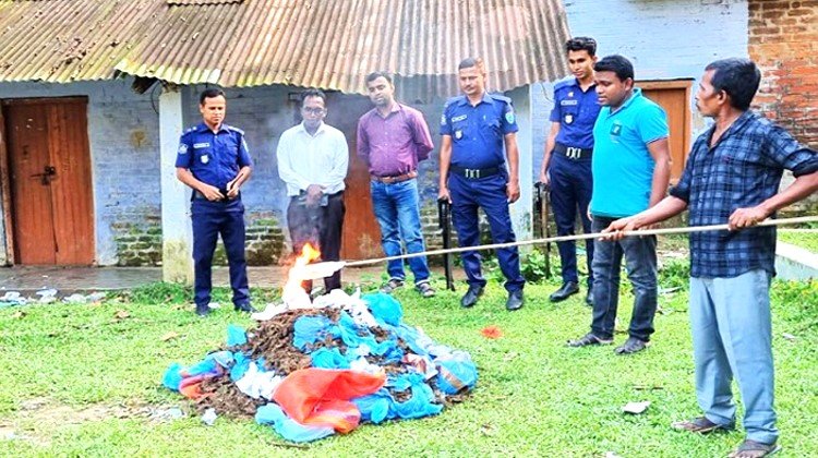 কুলাউড়ায় ৮ লাখ টাকার গাঁজা পুড়িয়ে ধ্বংস